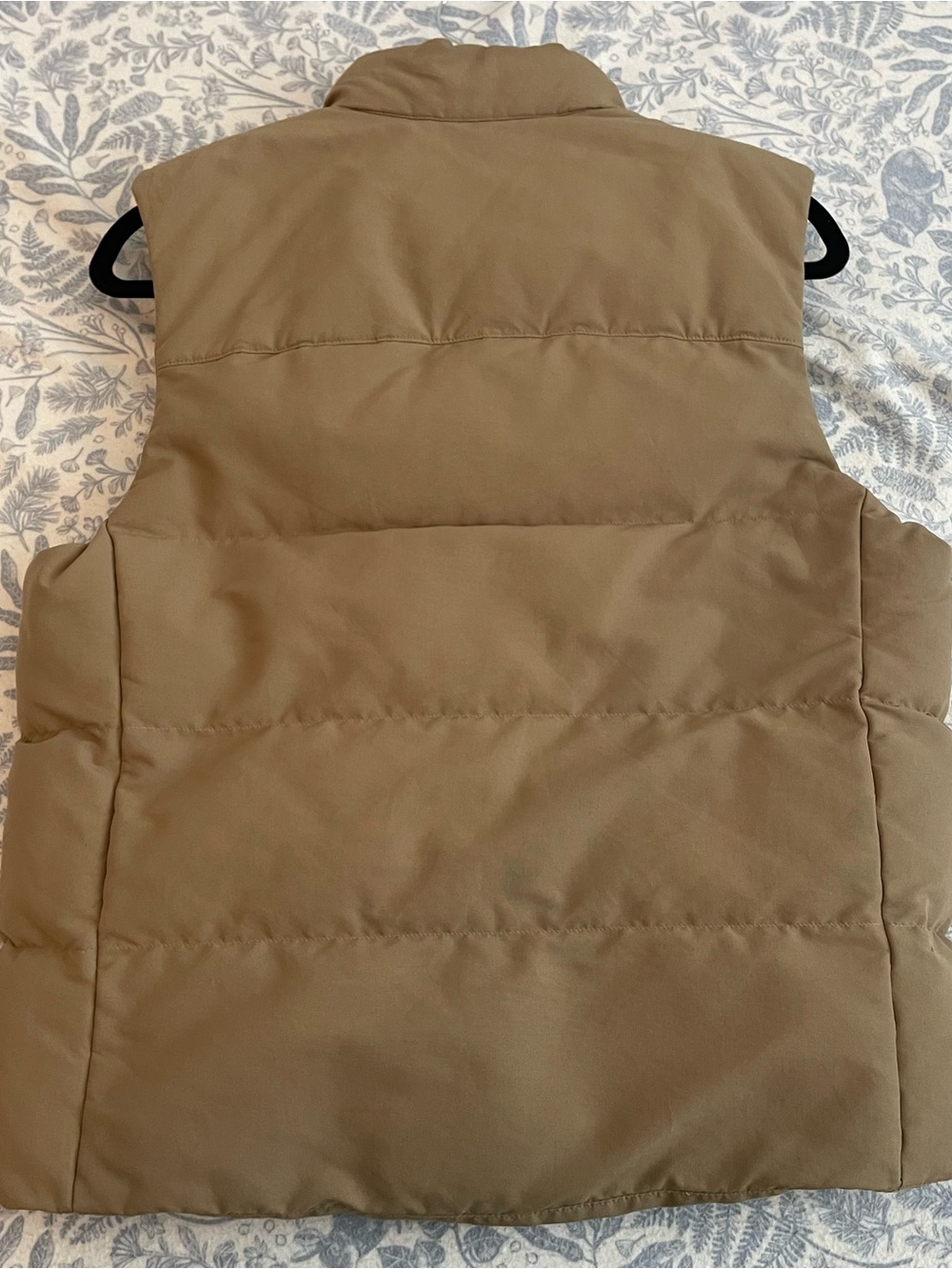 Uniqlo Beige Khaki Minimalist Puffer Vest Fits XS-M - Picture 13 of 13